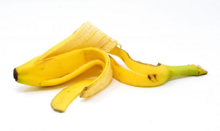 This is why you should put a banana peel on your skin